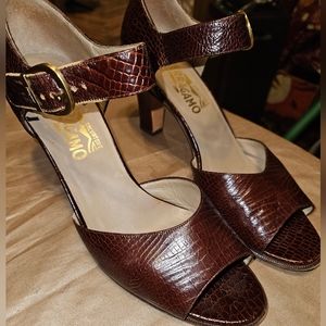 SALVATORE FERRAGAMO RED ALLIGATOR PUMPS, Vintage